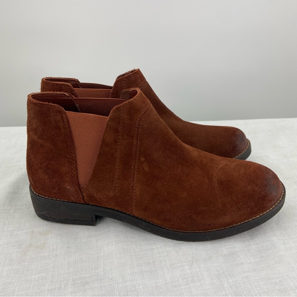 *Clarks Cushion Leather Boots*